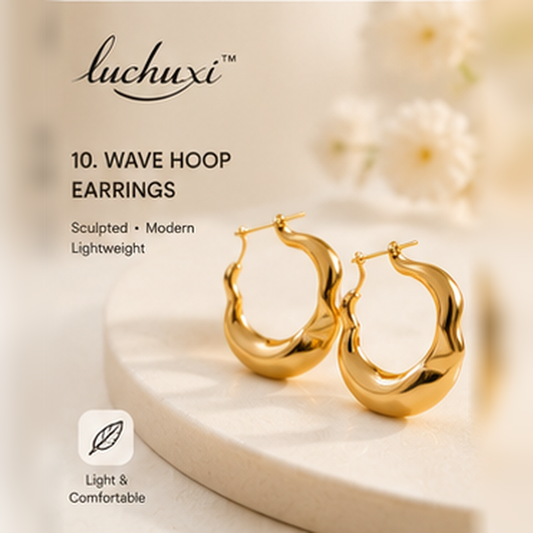 𝑙𝑢𝑐ℎ𝑢𝑥𝑖 sculpted gold tone wave hoop earrings